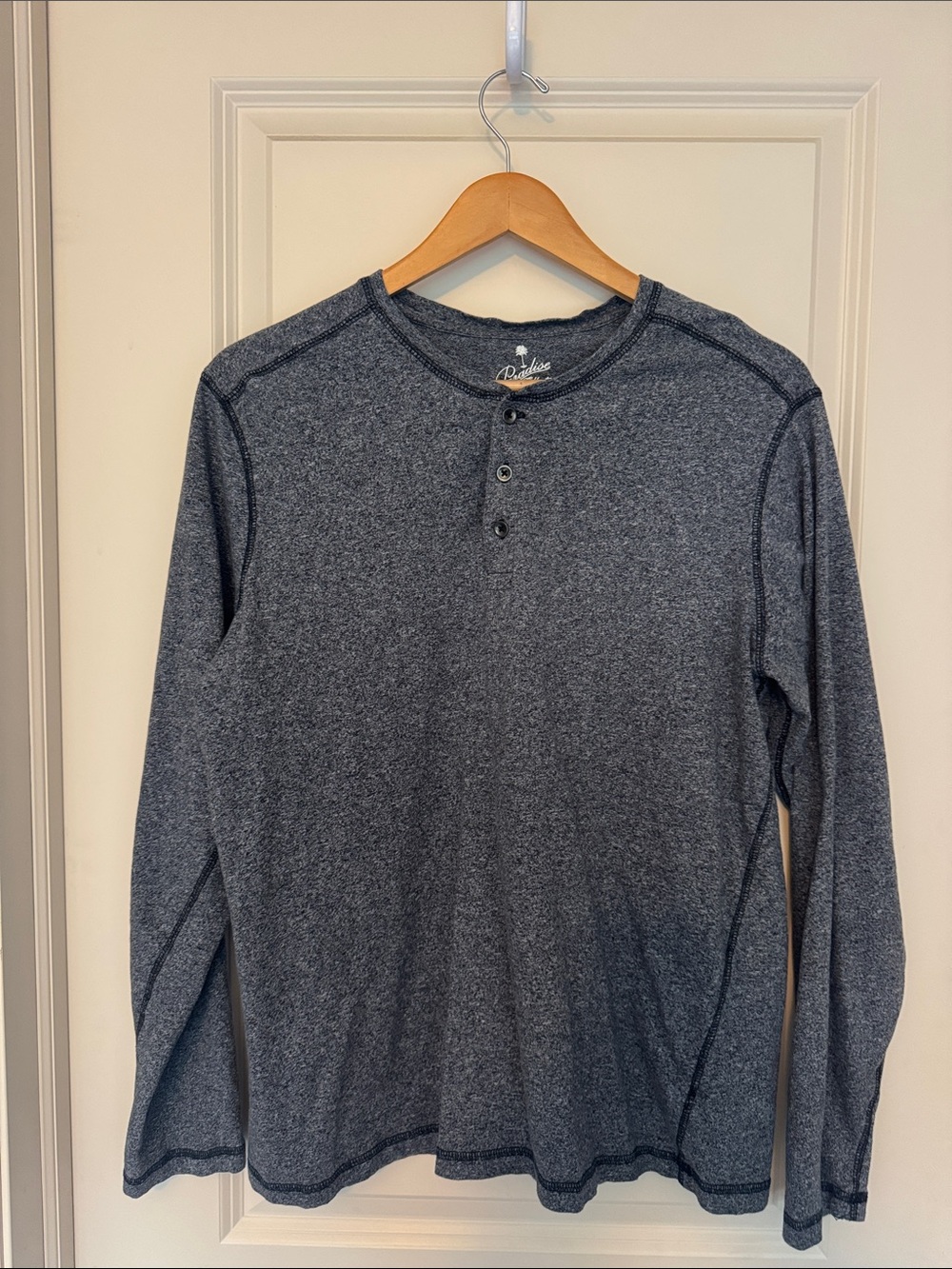 Buck Mason Men's Long-Sleeve Henley in Heather Navy